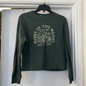 Mountain hardware cropped crew neck sweater. Size Medium but runs small.